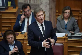 Michalis Chryssohoïdis, lors d'une session parlementaire, à Athènes, le 15 décembre 2023. GIORGOS ARAPEKOS / NURPHOTO VIA AFP