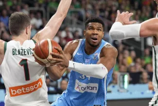 Giannis Antetokounmpo a fini meilleur marqueur du match. (Ints Kalnins/Reuters)