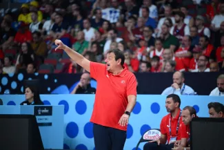 « Ce n'est pas la NBA, c'est du basket européen » : Ergin Ataman après la victoire de la Turquie face à la Grèce de Giannis Antetokounmpo.