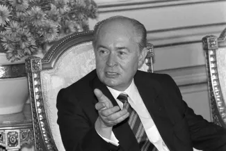 Georges Vassiliou, alors président de Chypre, au Caire, le 22 novembre 1989. ALADIN ABDEL-NABI/REUTERS