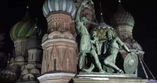 Photo prise le 18 mars 2000 de l'église Saint-Basile, sur la place Rouge à Moscou.