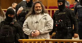 Ioannis Lagos, ancien eurodéputé grec et membre du parti néonazi Aube dorée, jugé à Athènes le 4 mars 2026. La justice grecque l'a définitivement condamné ainsi que les autres membres dirigeants de ce parti, désormais considéré comme une organisation criminelle.