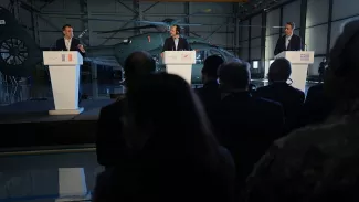 Emmanuel Macron, Nikos Christodoulides et Kyriakos Mitsotakis -  Tous droits réservés  AP Photo