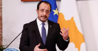 Le président de Chypre, Nikos Christodoulides, s'exprime lors d'une déclaration conjointe avec la première ministre italienne Giorgia Meloni à Rome le 26 février 2026. Remo CASILLI / REUTERS