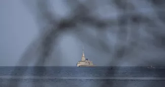 La frégate grecque "Kimon" au large du port de Limassol, à Chypre, le 4 mars 2026.