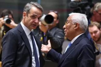 Le premier ministre grec, Kyriakos Mitsotakis, avec le président du Conseil européen, Antonio Costa, à Bruxelles, le 19 mars 2026. 
