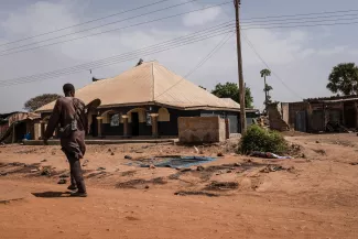 Le premier ministre conservateur a été contraint de remanier en urgence son exécutif à la suite d’une enquête du parquet européen sur une vaste fraude aux aides agricoles européennes. Son gouvernement s’en trouve fragilisé, à un an des élections législatives.