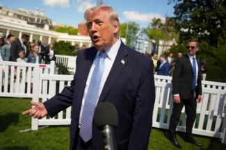 Le premier ministre conservateur a été contraint de remanier en urgence son exécutif à la suite d’une enquête du parquet européen sur une vaste fraude aux aides agricoles européennes. Son gouvernement s’en trouve fragilisé, à un an des élections législatives.