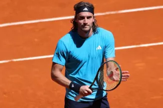 Stefanos Tsitsipas après sa victoire contre Daniel Mérida lundi à Madrid. (T. Coex /AFP)