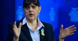 La procureure générale européenne Laura Codruta Kovesi s'exprime lors du Forum économique de Delphes, à Delphes, le 23 avril 2026.