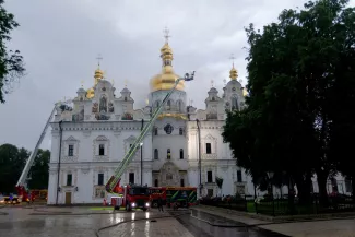 Le célèbre complexe orthodoxe de la Laure des grottes de Kiev, inscrit au patrimoine mondial de l'Unesco, a été touché par des frappes russes ce lundi.  -  Ukrinform/SIPA
