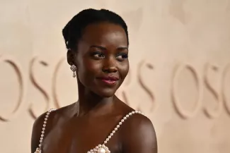 L’actrice Lupita Nyong’o lors de la 97ᵉ cérémonie des Oscars à Hollywood (Californie), le 2 mars 2025. ANGELA WEISS/AFP 