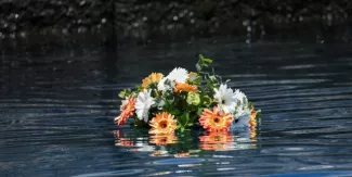 L’’homme mort lors de ce drame au large de l’île grecque de Samos, en mer Egée, est un Soudanais d’une vingtaine d’années, selon la chaîne de télévision ERT.