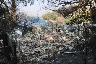 Vendredi 14 août 2026, les conséquences d'un incendie de forêt près d'Omis, dans le sud de la Croatie. Un corps a été retrouvé sur le site de ce violent incendie qui a ravagé des zones boisées et résidentielles dans la nuit de vendredi à samedi, et blessé 40 personnes, a indiqué la police. CHINE NOUVELLE/SIPA