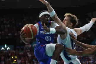 Sylvain Francisco contre la Finlande le 6 juillet dernier. (R. Perrocheau/L'Équipe)