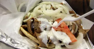 Un gyros dans un restaurant grec en Oklahoma, aux États-Unis.