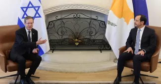Le prédident de Chypre, Nikos Christodoulides, et son homologue israélien, Isaac Herzog, au palais présidentiel de Nicosie, à Chypre, le 10 septembre 2026.