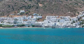 Kamares, sur l'île de Sifnos, dans l'archipel des Cyclades, en Grèce, le 27 juillet 2026.