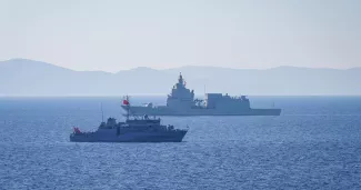 Des navires militaires turcs lors d'un exercice dans le golfe de Saros, en mer Égée, le 30 octobre 2025.
