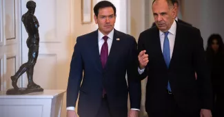 Le secrétaire d'État américain, Marco Rubio (à gauche), et son homologue grec, George Gerapetritis, à Athènes le 7 octobre 2026.