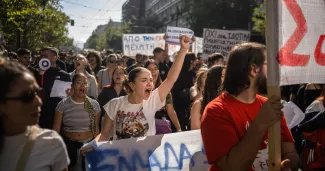 À Athènes, comme dans d'autres villes grecques, étudiants et enseignants manifestaient le 21 octobre pour dénoncer la dégradation de l'éducation publique et la hausse du coût de la vie.