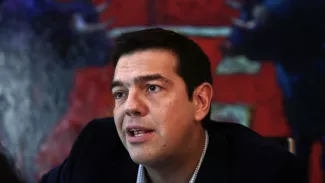 Grèce : Syriza veut se forger un profil européen Alexis Tsipras, le dirigeant de la coalition Syriza, se présente désormais toujours en costume et chemise impeccables. Crédits photo : ALKIS KONSTANTINIDIS/REUTERS