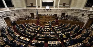 Inquiétude en Europe à l'approche des législatives en Grèce Le Parlement grec, le 17 décembre. | AFP/ARIS MESSINIS