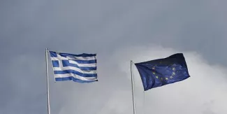 La Grèce menace-t-elle à nouveau la zone euro ? Lundi 5 janvier au matin, l'ensemble des bourses européennes ont dévissé sur fond d'inquiétudes sur l'économie de la Grèce. | Petros Giannakouris / AP