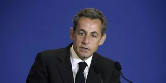 Nicolas Sarkozy veut maintenir la Grèce dans l'euro L'ancien président français a rendu hommage au précédent gouvernement d'Athènes, "qui a fait beaucoup d'efforts dans l'intérêt de la Grèce". | AFP/LIONEL BONAVENTURE