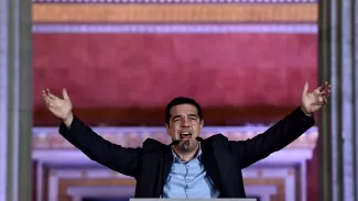 Contre l'austérité, la Grèce donne le pouvoir à Syriza Alexis Tsipras lors de sa victoire dimanche. Crédits photo : ARIS MESSINIS/AFP