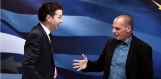Le chef de l'Eurogroupe Jeroen Dijsselbloem (à gauche) et le ministre des Finances grec Yanis Varoufakis (à droite), le 30 janvier 2015. (ARIS MESSINIS / AFP)


