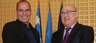Les ministres des Finances grec Yanis Varoufakis et français Michel Sapin à l'issue d'une conférence de presse le 1er février 2015 au ministère à Paris.



