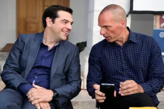 Yanis Varoufakis, un ministre grec des Finances qui déménage Yanis Varoufakis (à dr.) aux côtés d'Alexis Tsipras.