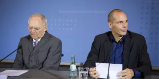 GRECE. Pour Syriza, les lendemains déchantent Le ministre des Finances allemand Wolfgang Schaeuble à gauche et son homologue grec Yanis Varoufakis, d'accord sur leur "désaccord" le jeudi 5 février à Berlin. (Michael Kappeler/AP/SIPA)