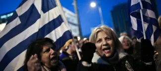Grèce: plus de 25 000 manifestants pour soutenir le gouvernement avant une réunion décisive Manifestation devant le Parlement à Athènes le 15 février 2015 pour soutenir le gouvernement avant la réunion décisive de l'Eurogroupe
