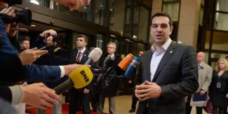 Tsipras: Le sauvetage de la Grèce "remis sur les rails" Tsipras: Le sauvetage de la Grèce "remis sur les rails".