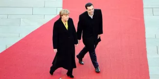 Face à la Grèce, Merkel met son gant de velours Face à la Grèce, Merkel met son gant de velours.