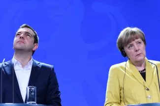 Athènes exige de Berlin des réparations de guerre Le premier ministre grec Alexis Tsipras et la chancelière allemande Angela Merkel. Image: AFP