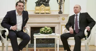 Poutine ne sortira pas la Grèce de l'ornière financière A Moscou, le Premier ministre grec Alexis Tsipras a obtenu des promesses de coopération économique mais, pour le moment, pas encore d'aides concrètes - Alexander Zemlianichenko/AFP