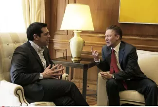 La Grèce se dit optimiste sur un accord énergétique avec Gazprom «?Le gazoduc intéresse grandement notre pays et figure parmi nos priorités?», a dit le ministre grec de l'Energie à l'issue d'une rencontre à Athènes entre Alexeï Miller, le patron de Gazprom, et le Premier ministre grec, Alexis Tsipras - Petros Giannakouris/AP/SIPA