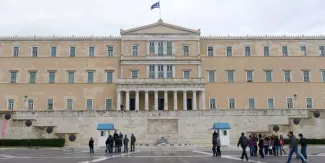La Grèce sommée "d'accélérer" par la zone euro, inquiète du retard pris La Grèce sommée "d'accélérer" par la zone euro, inquiète du retard pris.