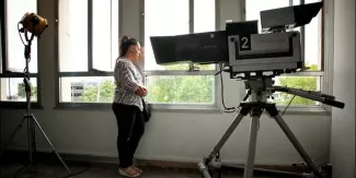 Grèce: le Parlement vote le rétablissement de la radio-télévision publique ERT Grèce: le Parlement vote le rétablissement de la radio-télévision publique ERT.