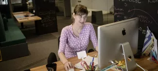 À Athènes, les start-up fleurissent, envers et contre tout Taxibeat, installé dans le quartier athénien de Kolonaki, a développé une application trés populaire qui permet de choisir son chauffeur de taxi d'après les services qu'il propose, les langues qu'il parle et une note accordée par les passagers. Crédits photo : Gerasimos Koilakos/INVISION-REA/Gerasimos Koilakos/INVISION-REA