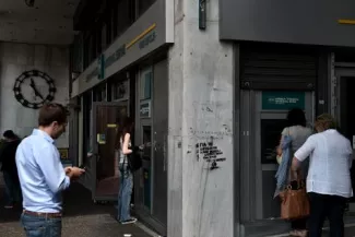 Les Grecs à l'assaut des banques Les Grecs à l'assaut des banques.