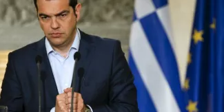 Grèce :Tsipras verra lundi les dirigeants des créanciers avant le sommet Dimanche, le gouvernement grec s'est déclaré prêt à faire des concessions pour obtenir le déblocage d'une nouvelle tranche d'aide de 7,2 milliards d'euros. (Crédits : © Paul Hanna / Reuters)