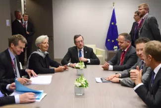 La Grèce fait un pas vers un accord avec ses créanciers Les réunions se sont multipliées ce lundi 22 juin 2015, ici en présence notamment de CHristine Lagarde à la tête du FMI, du président de la banque centrale européenne Mario Draghi, et du président de l'Eurogroup Jeroen Dijsselbloem. Image: Keystone