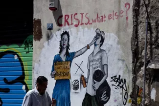 Grexit et défaut de paiement : vos questions sur la dette grecque Le 30 juin, la Grèce doit avoir remboursé 1,6 milliard d'euros au Fonds monétaire international, et le 20 juillet 3,5 milliards d'euros à la BCE.