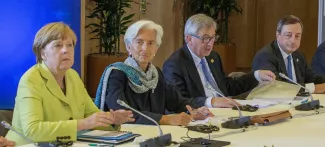 Grèce : Christine Lagarde joue son deuxième mandat au FMI Angela Merkel, Christine Lagarde, Jean-Claude Juncker et Mario Draghi, à Bruxelles ce lundi. Crédits photo : YVES HERMAN/REUTERS