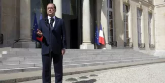 Grèce: Hollande assure que l'économie française "n'a rien à craindre" "Aujourd'hui, l'économie française est robuste, bien plus robuste qu'il y a quatre ans et elle n'a rien à craindre de ce qui pourrait se produire", a assuré François Hollande. (Crédits : PHILIPPE WOJAZER)