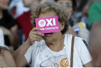 Troisième programme ou saut dans le «?Grexit?»?? Pour l'Union européenne, comme d'ailleurs pour le FMI, qui ont avancé, depuis 2010, 230 milliards d'euros à la Grèce, la victoire du «?non?» est un revers épouvantable - Petr David Josek/AP/SIPA